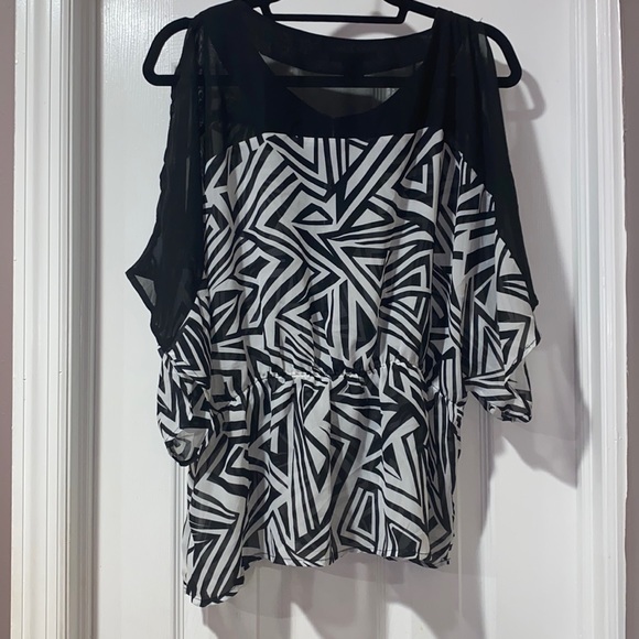 Black and White Pattern Blouse - LARGE - Picture 2 of 6